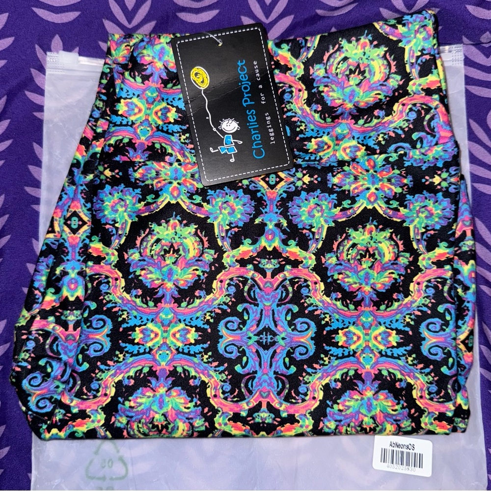 NWT Charlie’s Project OS neon damask leggings